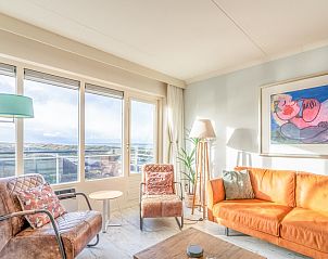 Sunny living room of Apartment Juliana 148 Island and Sea View, De Koog, Texel with large windows and art.