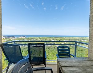 Priv balkon met spectaculair uitzicht op de kust bij Appartement Juliana 164 Zeezicht, De Koog.