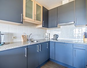 Stilvolles Schlafzimmer mit Panoramablick im Apartment Juliana 156 Zeezicht, De Koog, Texel.