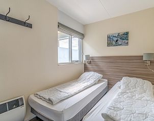 Modernes Badezimmer mit begehbarer Dusche im Apartment Juliana 156 Zeezicht, De Koog, Texel.