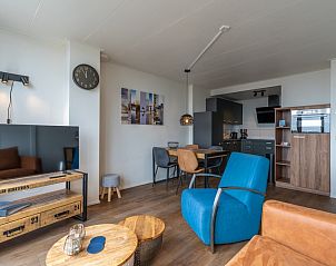 Dining and living room with open kitchen in Apartment Juliana 172 Eilandzicht, De Koog Texel, perfect for a stay on the Wadden Islands.