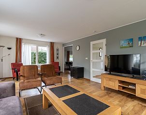 Modern living room in Holiday home Honeysuckle 43 with sauna, De Koog, Texel, with spacious windows and comfortable furniture.