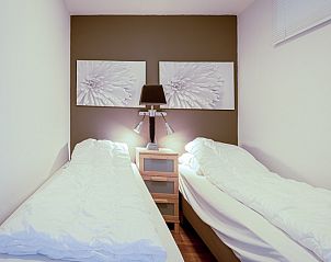 Second bedroom in Apartment Juliana 042, De Koog, Texel, offers cozy sleeping accommodation on the Wadden Islands.