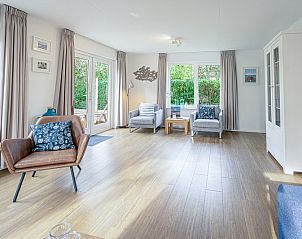 Stylish living room in Holiday home Honeysuckle 37 De Koog Texel with lots of natural light.