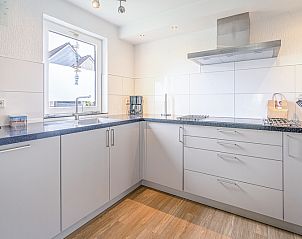 Modern kitchen in Holiday home Kamperfoelie 37 De Koog Texel with high quality appliances.