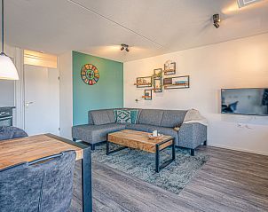 Stylish seating area of Apartment Zeedistel 20 in De Koog, Texel with flat-screen TV and attractive decorations.