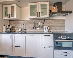 Fully equipped kitchen in Apartment Zeedistel 20, De Koog, Texel with modern appliances and stylish design.