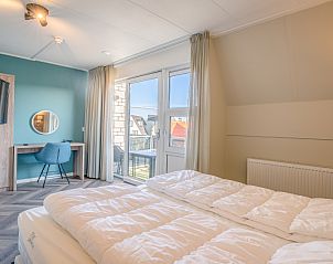 Spacious bedroom with balcony in Apartment Zeedistel 24, De Koog, Texel.