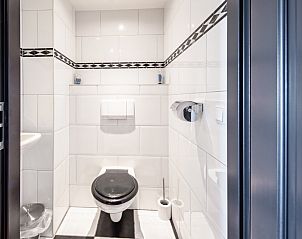 Modern bathroom in Apartment - 4-persons (1535), De Koog, Texel, fully equipped.