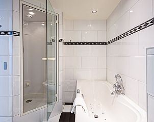 Luxury bathroom with shower and bath in Apartment - 4-bed (1535), De Koog, Texel, perfect for relaxation.
