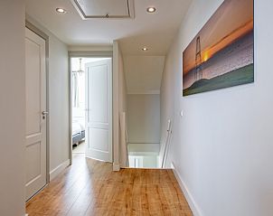 Spacious hallway in Apartment - 4-persons (1535), De Koog, Texel with access to bedrooms and bathroom.
