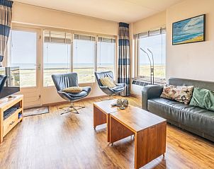 Bright living room of Apartment Juliana 168 Zeezicht, De Koog Texel, overlooking the dunes and sea.
