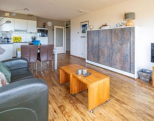 Spacious living room with dining area in Apartment Juliana 168 Zeezicht, De Koog Texel, ideal for relaxation.