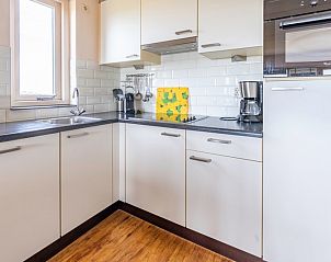 Fully equipped kitchen of Apartment Juliana 168 Zeezicht, De Koog Texel, with contemporary decor.