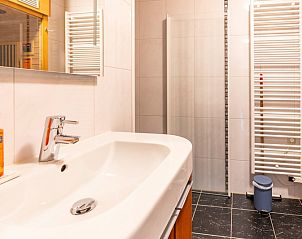 Stylish bathroom of Apartment Juliana 168 Zeezicht, De Koog Texel, with modern facilities.