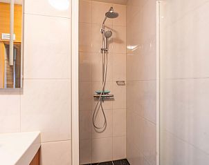Walk-in shower in Apartment Juliana 168 Zeezicht, De Koog Texel, for a luxury shower experience.