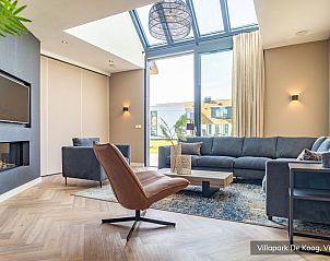 Stilvolles Wohnzimmer der Luxus-Familienvilla 6p in De Koog, Texel mit moderner Einrichtung auf den Watteninseln.