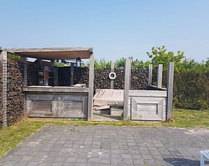 Rustieke buitenbar bij Huize 100-1, vakantiehuis in De Koog, Texel, voor gezellige avonden.