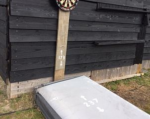 Dartbord voor recreatie bij Huize 100-1, vakantiehuis in De Koog, Texel, Waddeneilanden.
