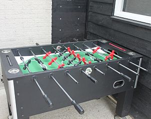 Tafelvoetbalspel bij Huize 100-1, vakantiehuis in De Koog, Texel, voor plezier en ontspanning.