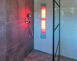 Begehbare Dusche mit Stimmungslicht in Tapuit 10a, Ferienhaus in De Koog, Texel.