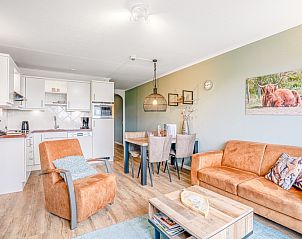 Open kitchen and dining area in Apartment Juliana 136 Island and Sea View, De Koog, Texel.