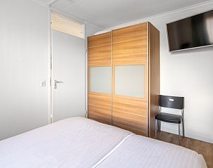 Spacious bedroom with closet in Apartment Juliana 136 Island and Sea View, De Koog, Texel.