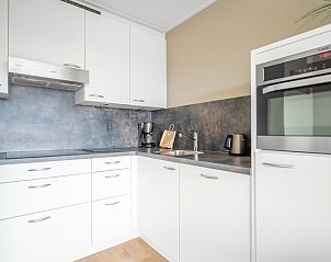 Modern kitchen with built-in appliances in Apartment Juliana 178 Eilandzicht, De Koog, Texel.