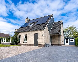 Vacation home Honeysuckle 87 in De Koog Texel with sunny exterior facade and driveway.