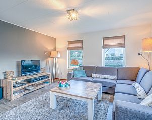 Modern living room with TV in Holiday home Honeysuckle 87, De Koog Texel, ideal for relaxation.