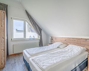 Cozy bedroom in Holiday home Honeysuckle 87, De Koog Texel with wooden accents.