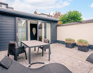 Spacious terrace at Het Bospad - Brink 15, De Koog, Texel. Perfect for outdoor dining and enjoying Texel's nature.