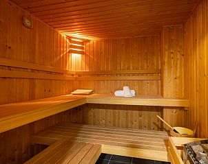 Slaapkamer in Landhuis Het Oude Dijkje, vakantiewoning De Koog, Texel, met ruime kasten en moderne voorzieningen.