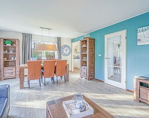 Dining room in Holiday home Honeysuckle 31, De Koog, Texel, with wooden table and stylish interior.