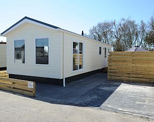 Chalet Bregkoog 7 in De Koog, Texel with spacious veranda and modern look at Chaletpark Bregkoog.