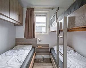 Children's room with bunk beds in Chalet Bregkoog 7, De Koog, Texel on Chaletpark Bregkoog.