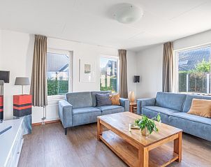 Cozy living room of Holiday home Honeysuckle 75 in De Koog, Texel with comfortable sofas.