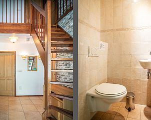 Wooden staircase and hallway in Villa pet-free, De Koog, Texel with access to the upper floor.