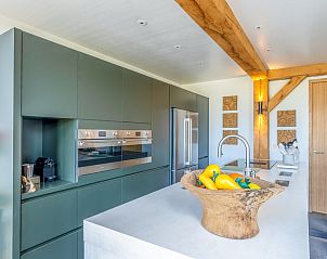 Stylish kitchen in Villa 193, De Koog, Texel, with modern appliances and wooden accents for a warm atmosphere.