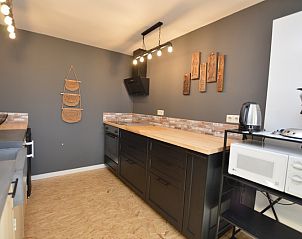 Moderne Kche im Ferienhaus Hoog Koog 8 in De Koog Texel mit stilvoller Einrichtung.