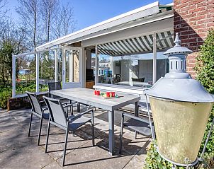 Gemtliche Terrasse im Ferienhaus De Schutstal in De Koog, Texel.