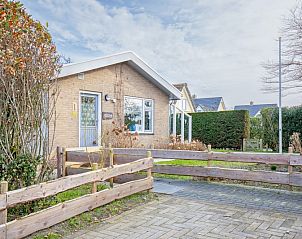 Vorderseite des Ferienhauses De Schutstal in De Koog, Texel.