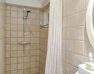 Modernes Duschbad im Ferienhaus Achter de Brem, De Koog, Texel.