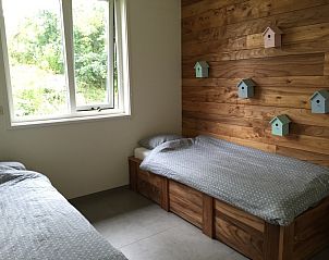 Rustic children's room in De Koerie vacation home De Koog Texel with wooden details and playful decoration.