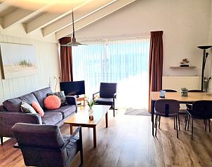 Bright living space in Motel Texel Apartment (W), De Koog, with modern furniture and terrace views.