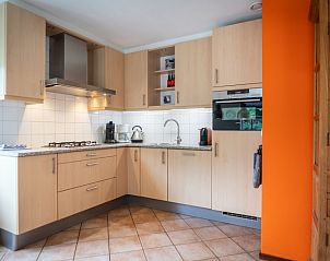 Modern kitchen in Villa 6 persons with 2 bathrooms, De Koog, Texel. Fully equipped vacation home kitchen.