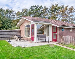 Veranda of Het Zandblauwtje vacation home in De Koog Texel with garden furniture