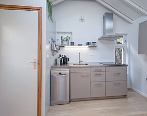 Moderne Kche im Ferienhaus Pippa auf Texel, ausgestattet mit allen Annehmlichkeiten fr einen komfortablen Aufenthalt.