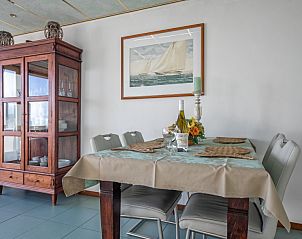 Dining area of Resort De Buteriggel - Apartment 9, De Koog, Texel with stylish dining table and maritime decoration.