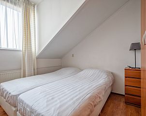 Second bedroom in Resort De Buteriggel - Apartment 9, De Koog, Texel with two single beds and cozy interior.
